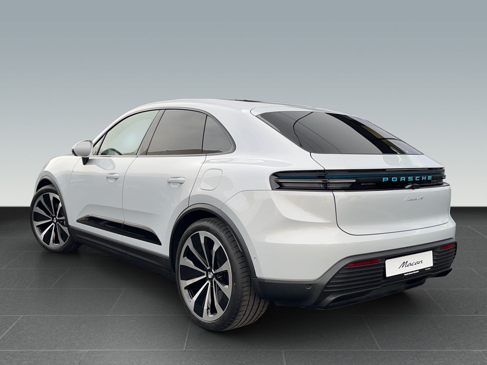 Porsche Macan 4 - Samsaru's Car Outlet
