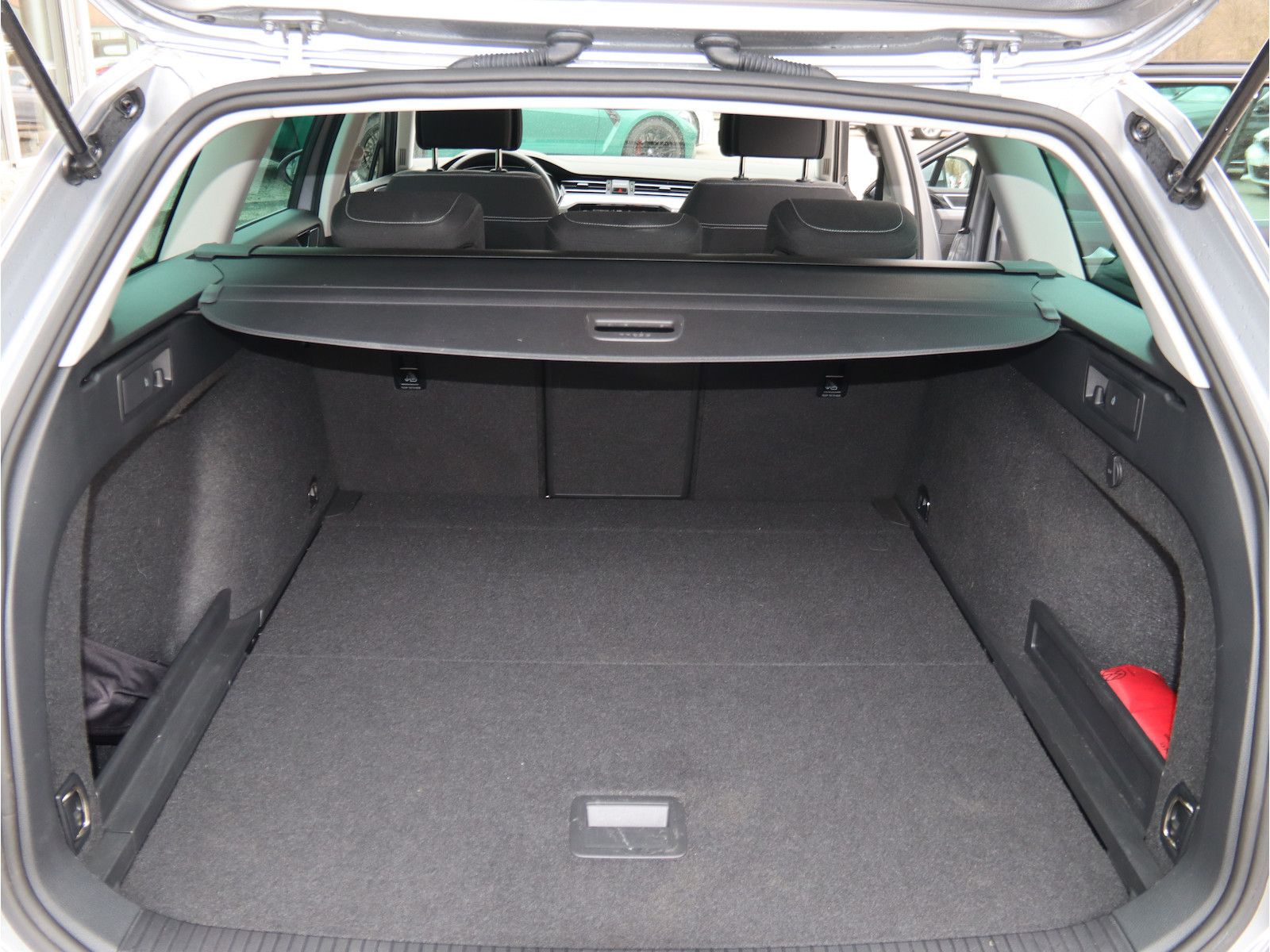 Volkswagen Passat 1.5 TSI BUSINESS - Samsaru's Car Outlet