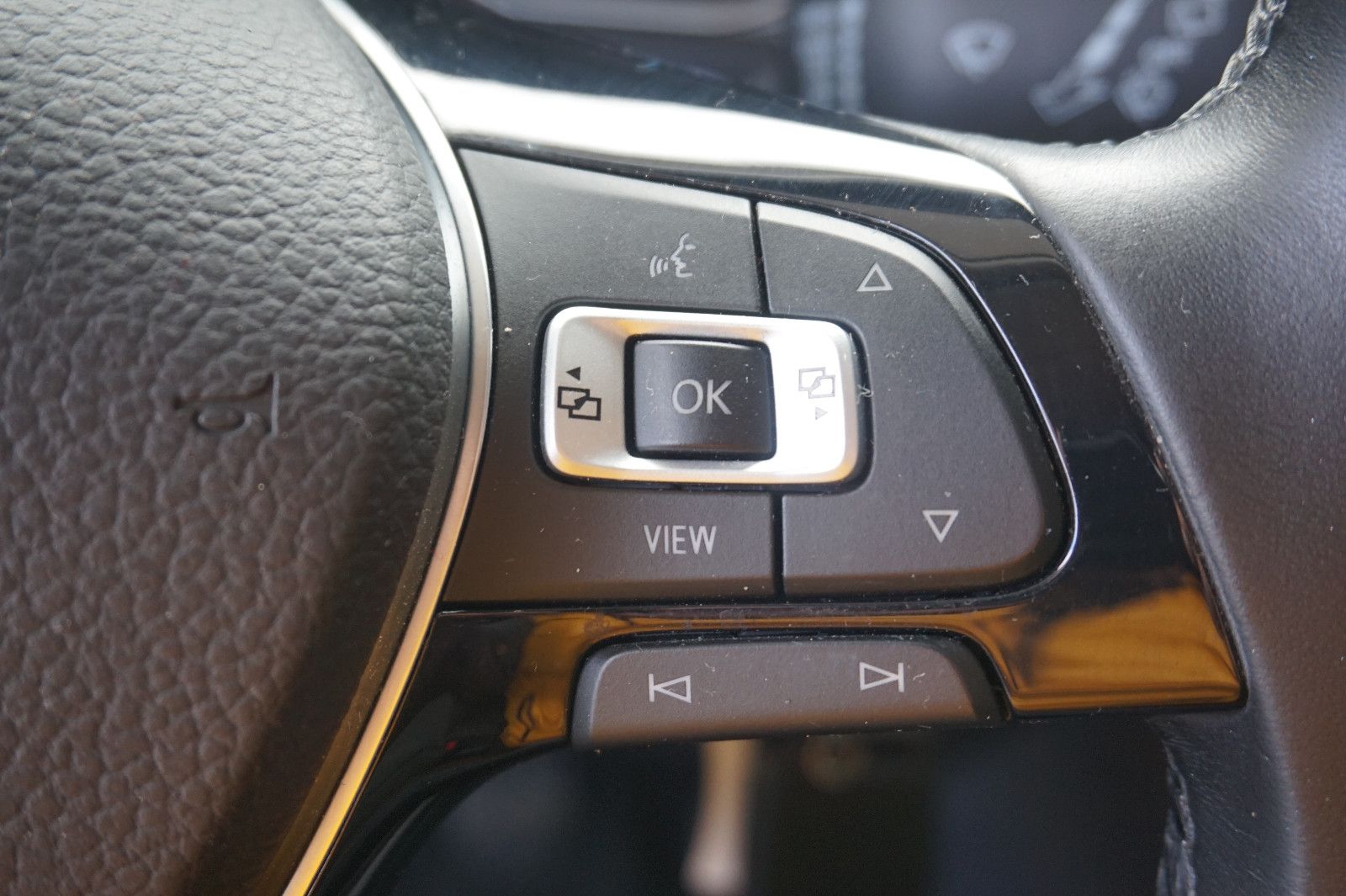 Volkswagen T-Roc Style - Samsaru's Car Outlet