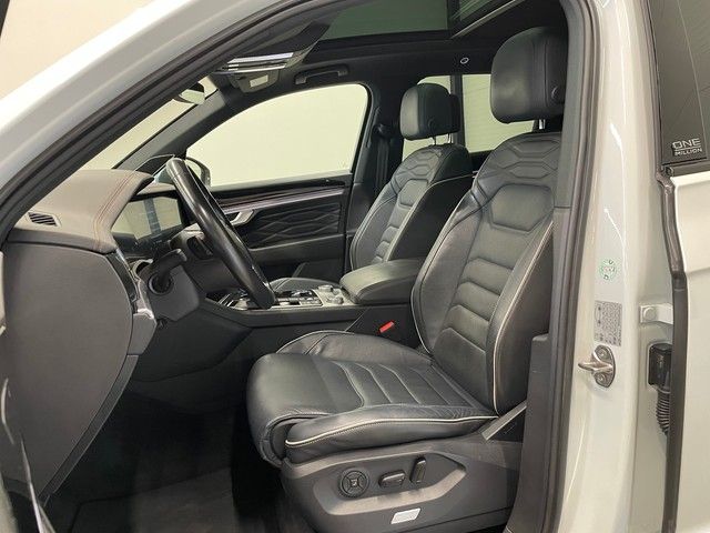 Volkswagen Touareg 3.0 TDI R-Line 4M - Samsaru's Car Outlet