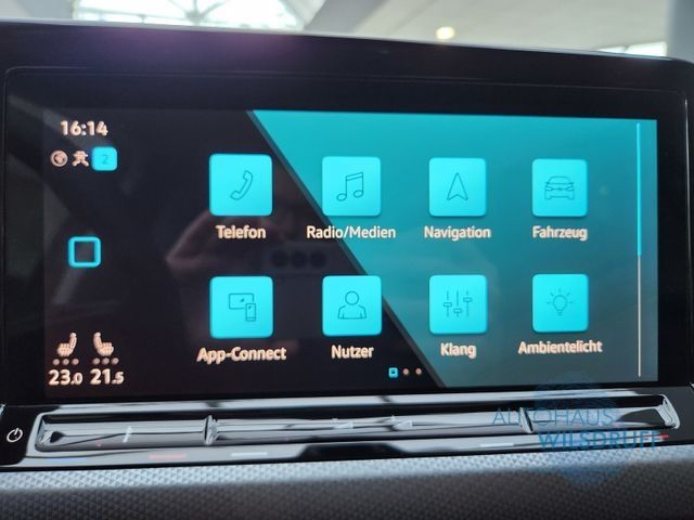 Volkswagen Golf VIII 1.5 TSi Active - Samsaru's Car Outlet