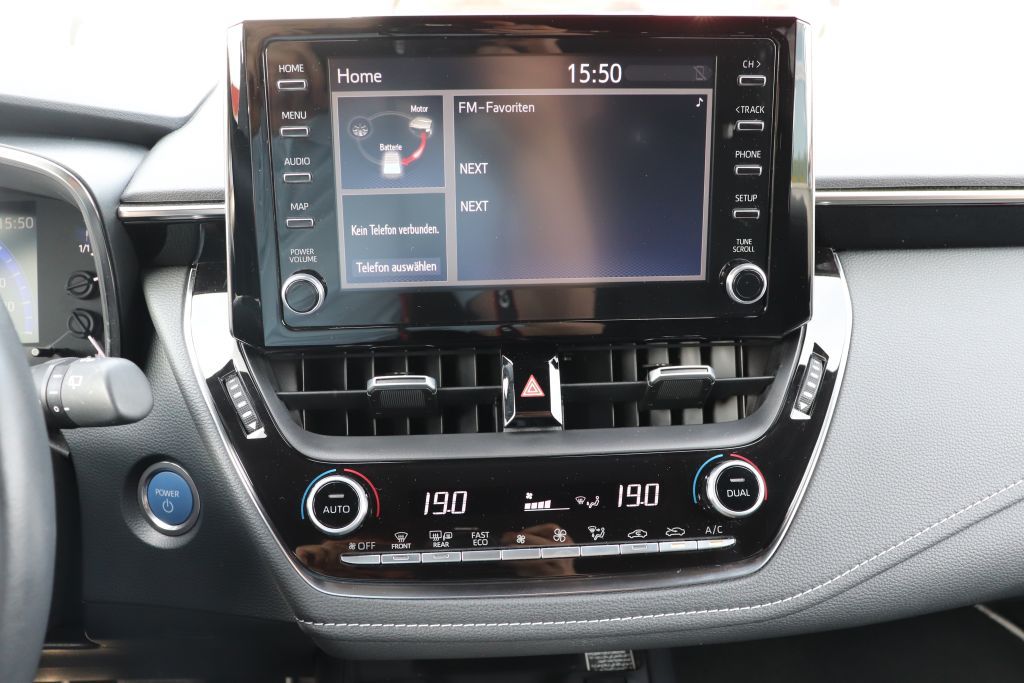 Toyota Corolla 1.8 Hybrid - Samsaru's Car Outlet