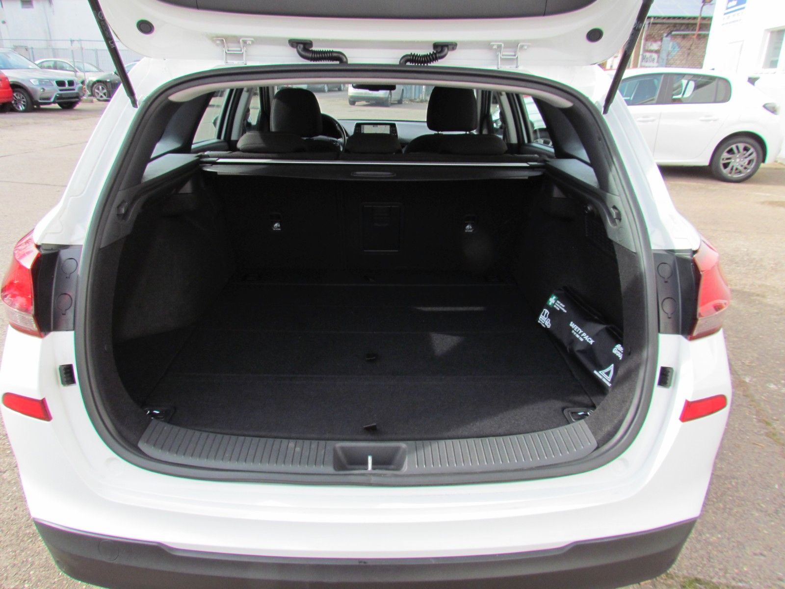Hyundai i30 cw Trend - Samsaru's Car Outlet