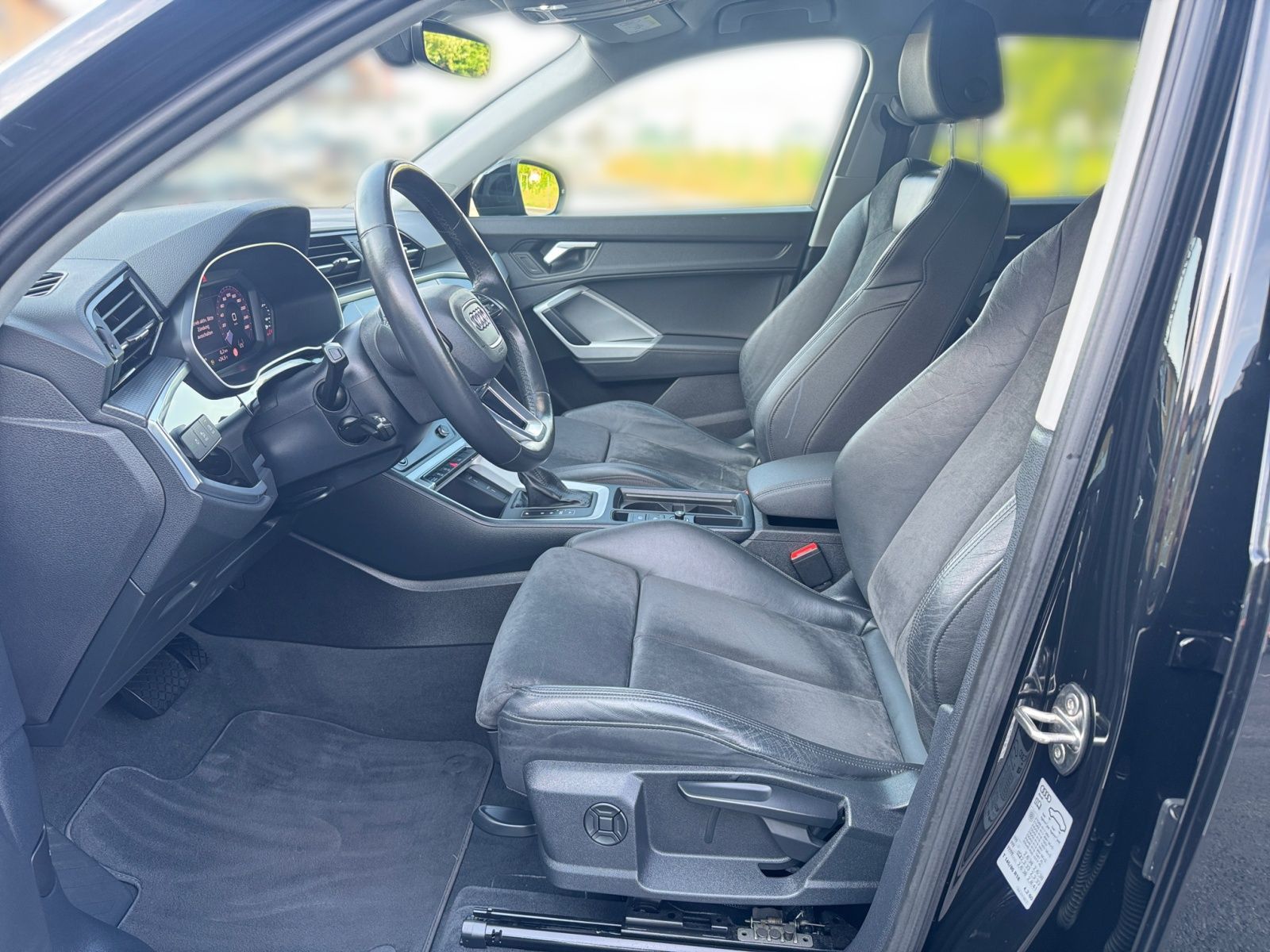 Audi Q3 S line 35TFSI LED AHK KAM NAV SHZ PDC