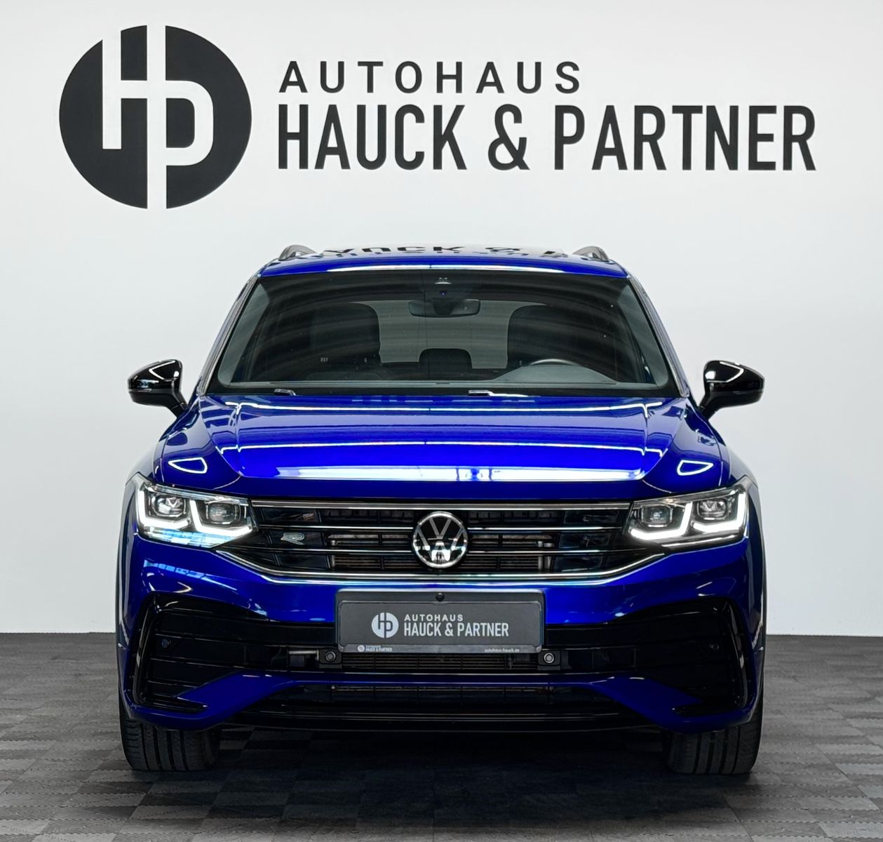 Volkswagen Tiguan R-Line 4M - Samsaru's Car Outlet