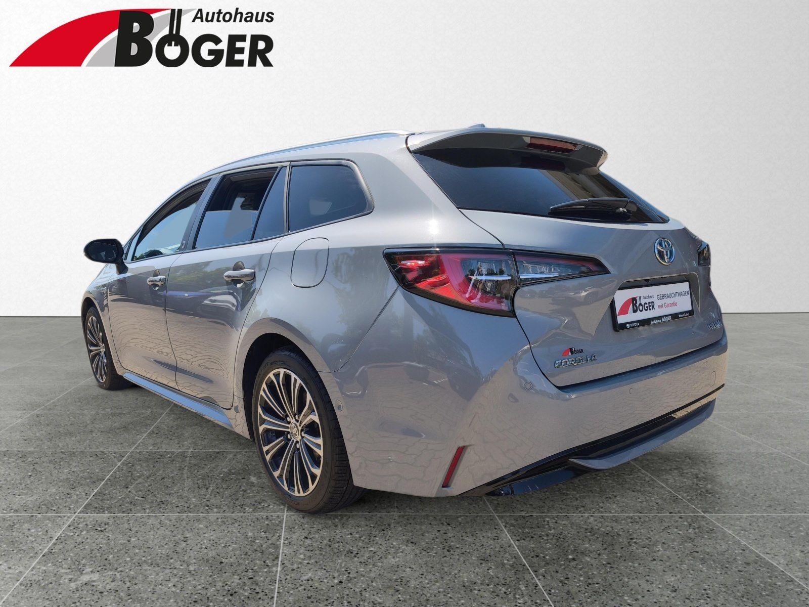 Toyota Corolla Touring Sports 2.0 Hybrid Team D - Samsaru's Car Outlet