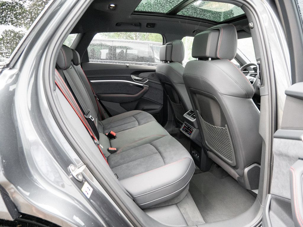 Audi Q8 S line 50 e-tron quattro - Samsaru's Car Outlet