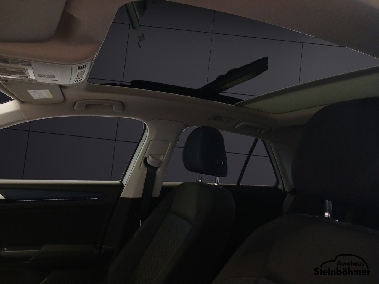 Volkswagen T-ROC United 1.5TSI DSG - Samsaru's Car Outlet
