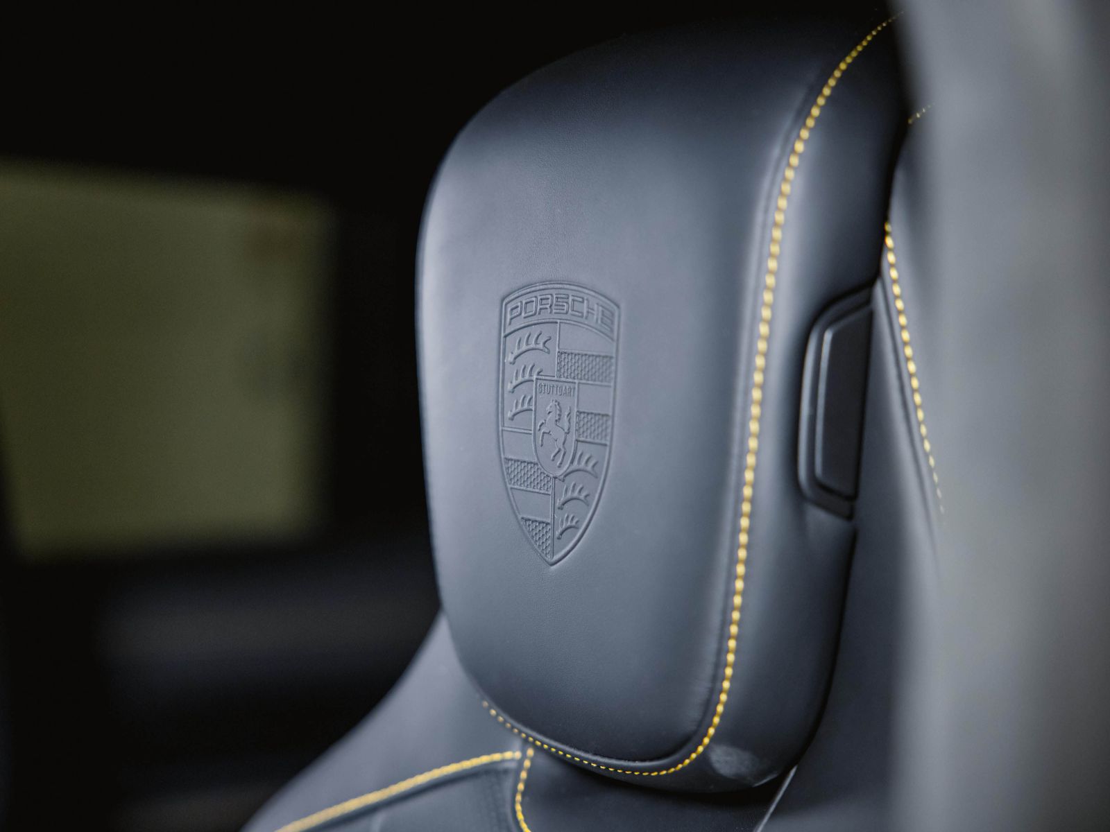 Porsche Taycan Turbo Sport Turismo SportDesign Paket