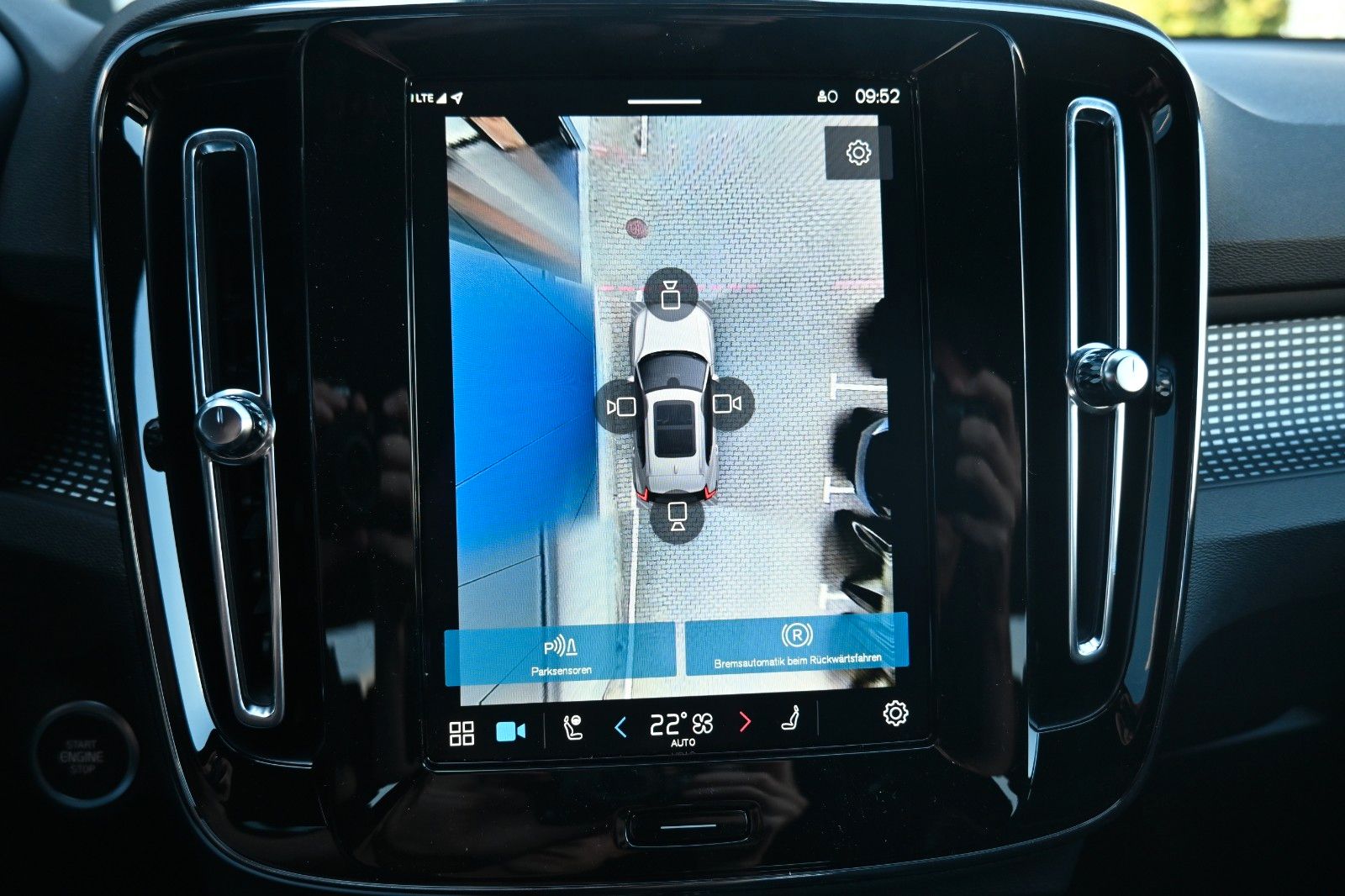 Volvo XC40 B4 DKG Plus Dark*FSHZG*360°*ACC*AHK