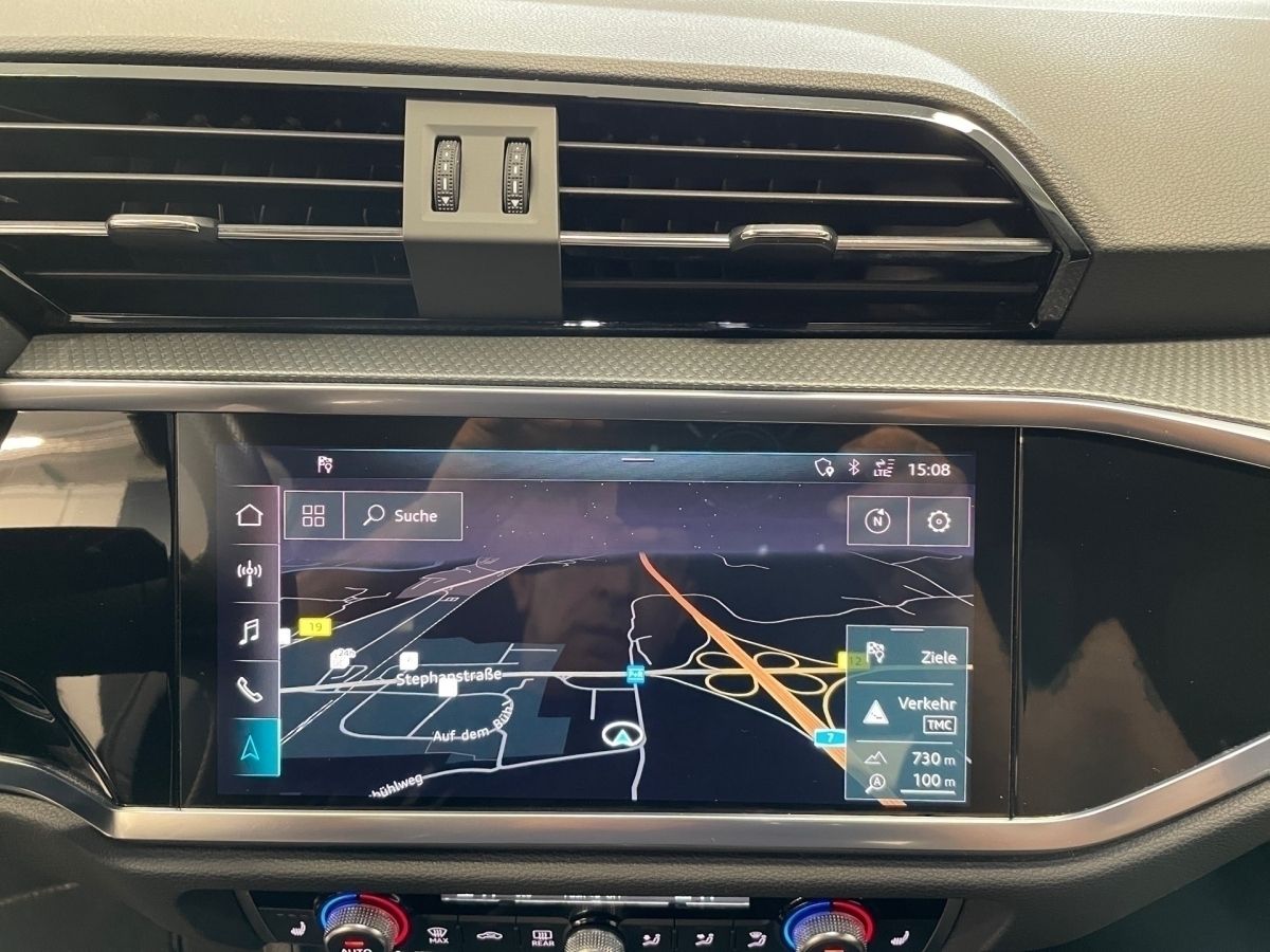 Audi Q3 40 TFSI quattro advanced - Samsaru's Car Outlet