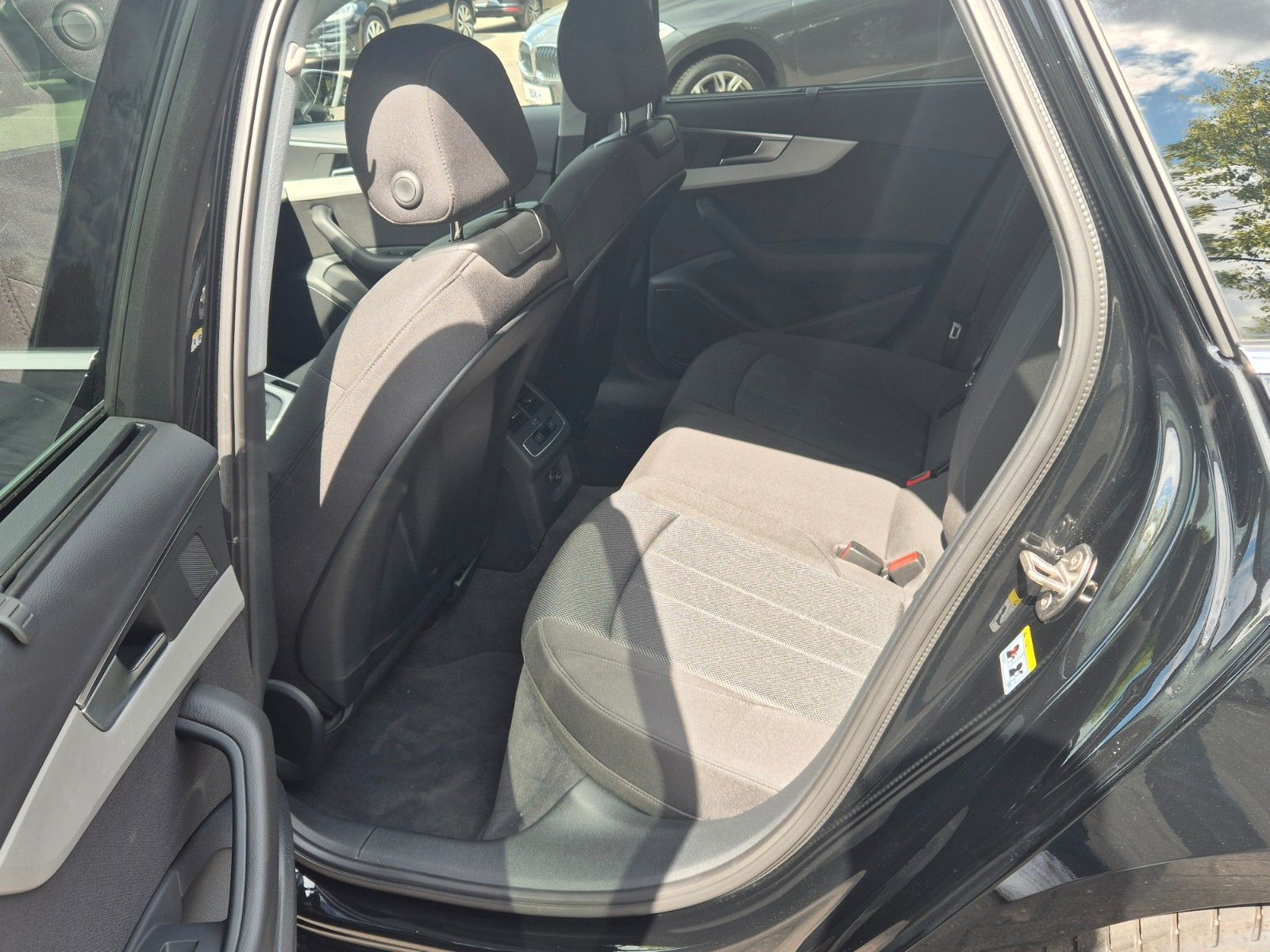 Audi A4 Avant 35 TDI S line S-tronic - Samsaru's Car Outlet