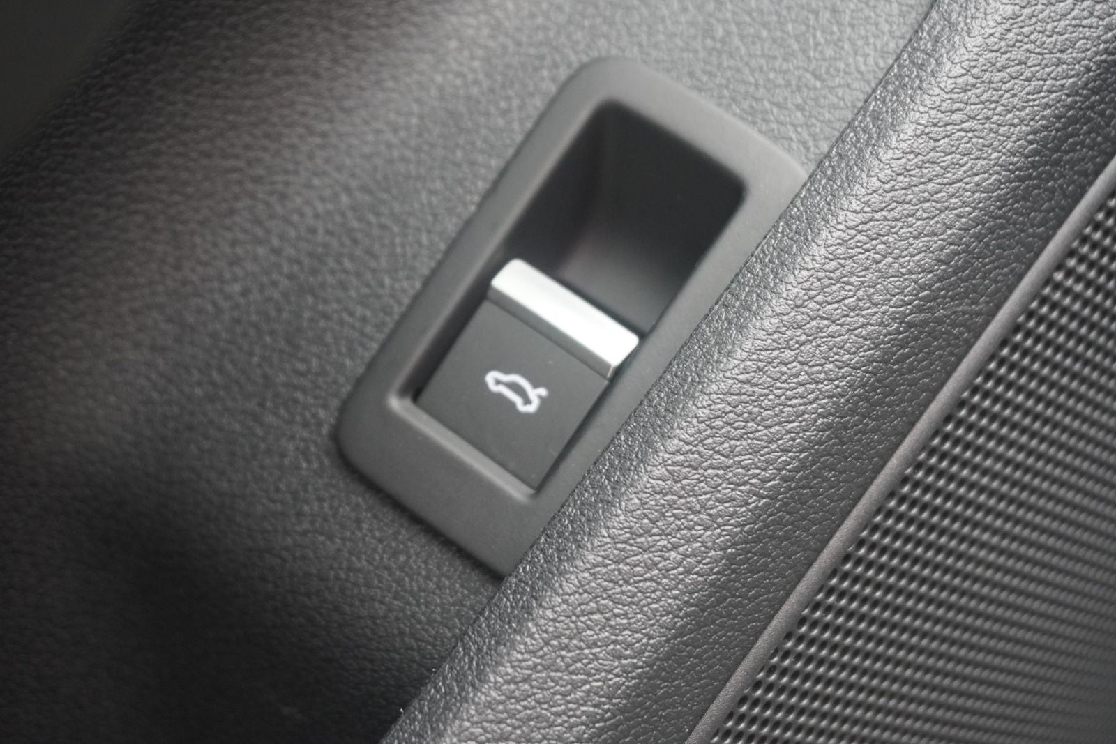 Audi A4 35 2.0 TFSI Avant S-line - Samsaru's Car Outlet