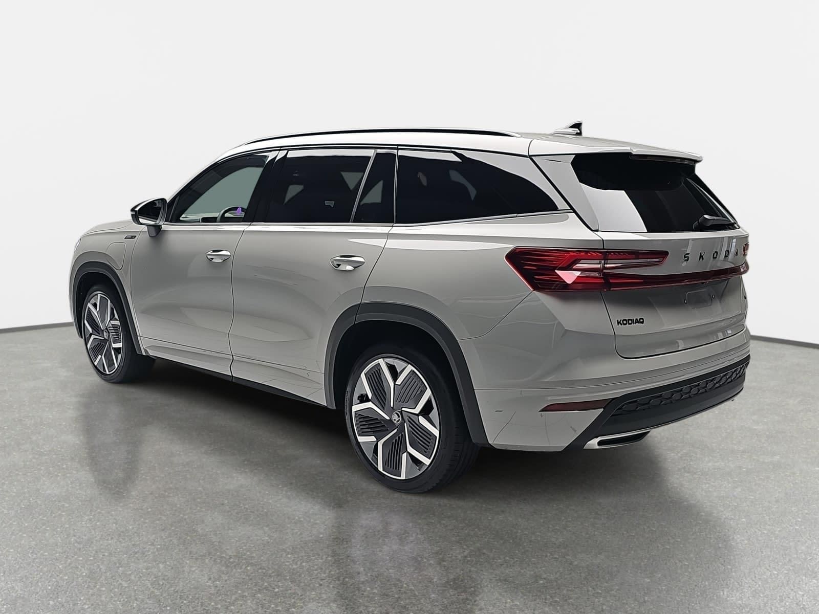 Skoda 1.5 TSI DSG IV PHEV SPORTLINE AHK PANO LM