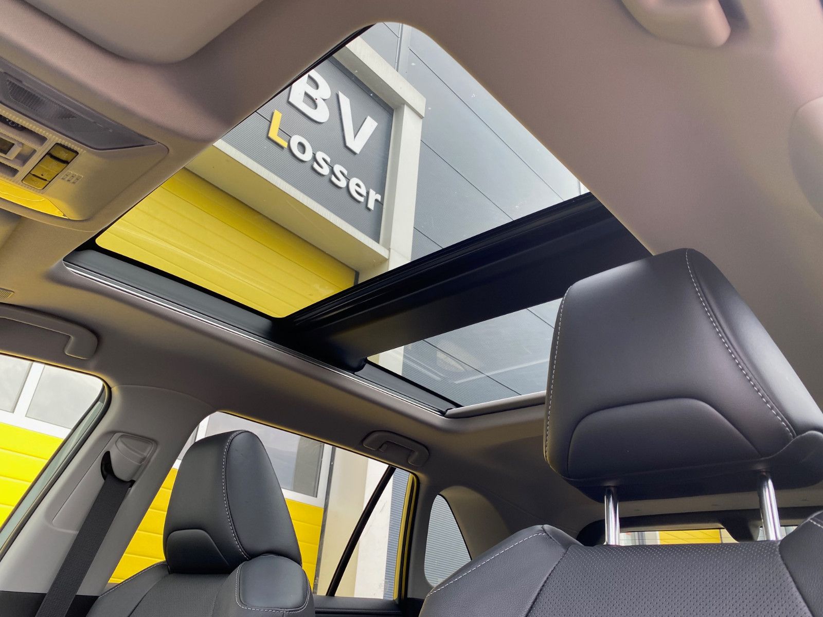 Toyota RAV 4 2.5 Executive Hybrid 4WD - Samsaru's Car Outlet