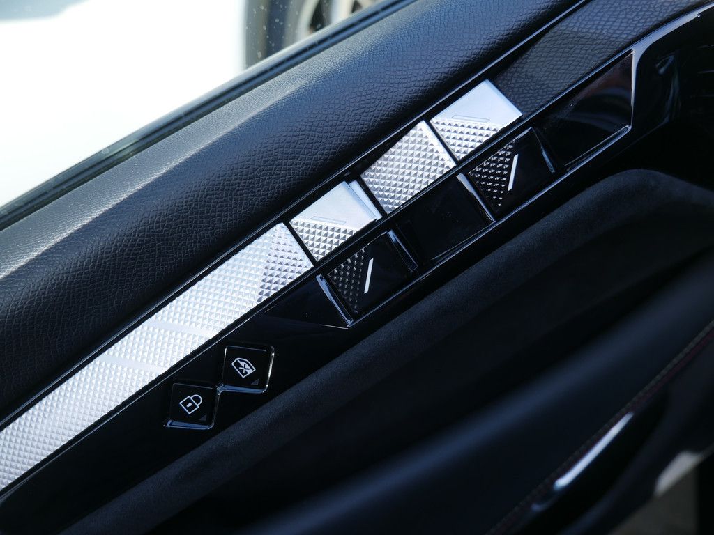 DS Automobiles DS 4 E-TENSE 225 Performance Line + MATRIX-LED