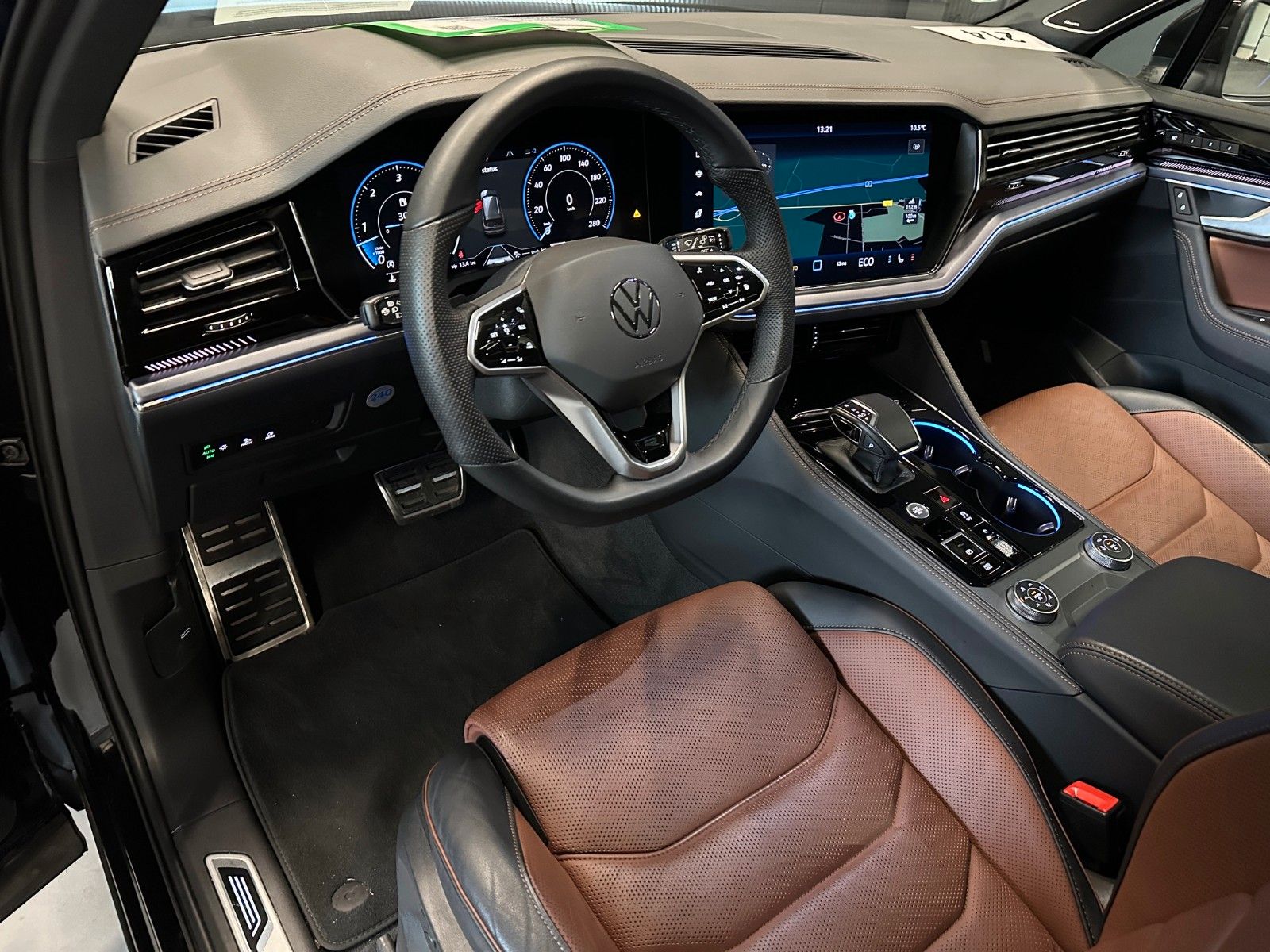 Volkswagen Touareg R-Line 4M - Samsaru's Car Outlet