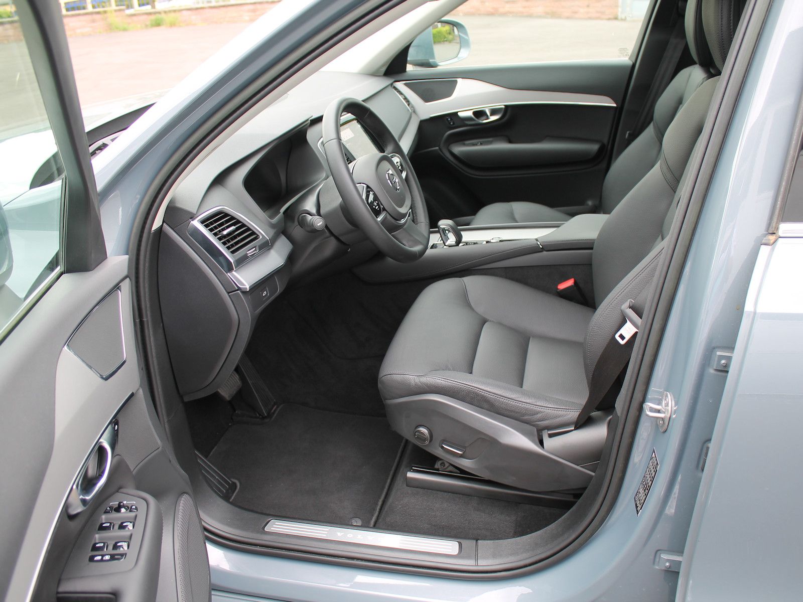 Volvo XC90 Core AWD - Samsaru's Car Outlet