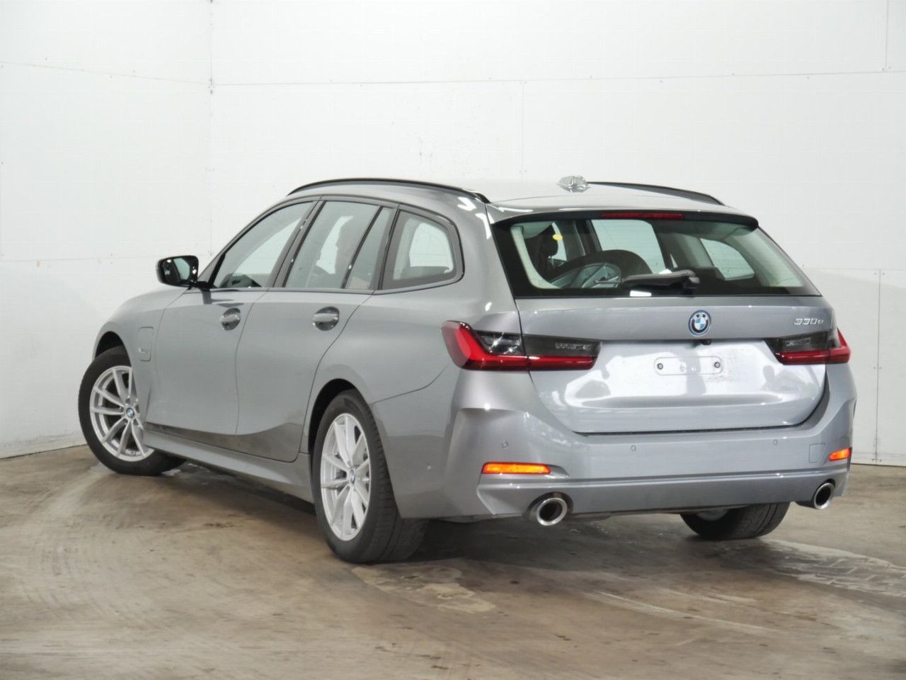 BMW 330 Touring Plug-in Hybrid - Samsaru's Car Outlet