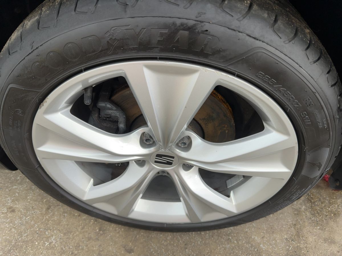 Seat Leon Sportstourer 1.5 eTSI  FR DSG*NAVI*AHK*ACC*