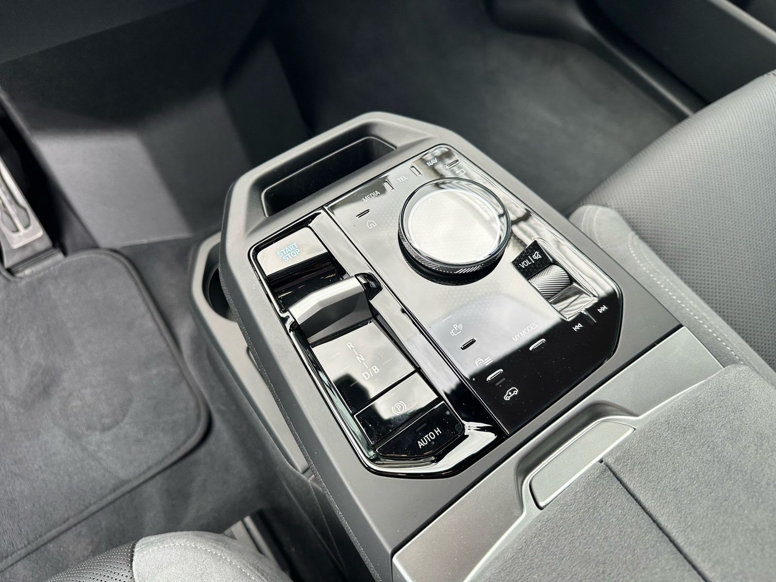 BMW iX M70 //Pano Stop&Go Leas.ab EUR 999,-inkl.
