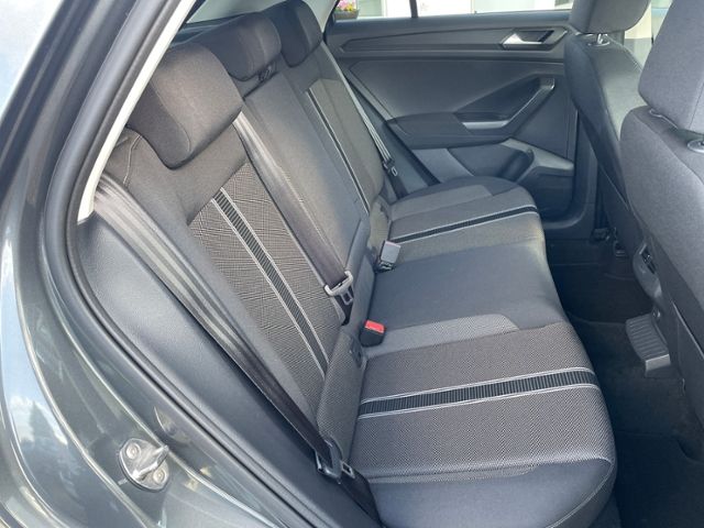 Volkswagen T-Roc 1.5 TSI ACT Style - Samsaru's Car Outlet