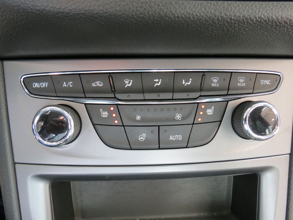 Opel Astra Sports Tourer 1.5D - Samsaru's Car Outlet