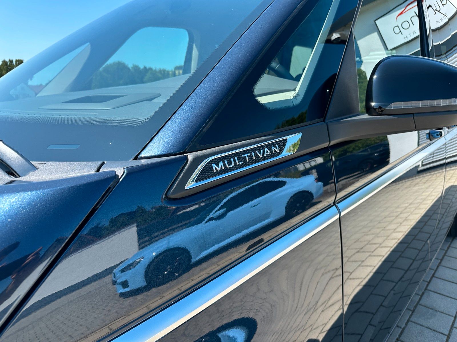 Volkswagen T7 Multivan 2.0 TDI - Samsaru's Car Outlet