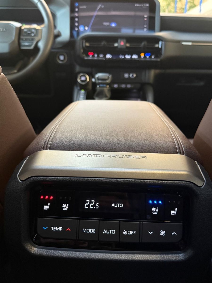 Toyota LC 250 - TEC EDITION-7-SEATS-PANORAMA-HEADUP-JBL