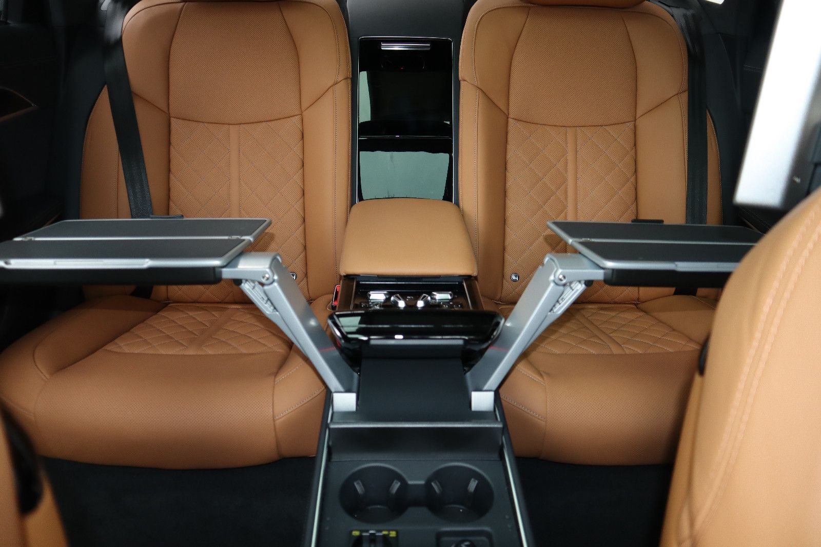 Audi A8L 60 TFSIe lang BLACK - Samsaru's Car Outlet