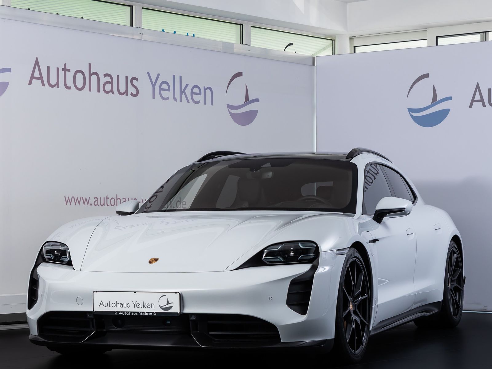 Porsche Taycan GTS Sport Turismo SPORTDESIGN CARBON*PANO