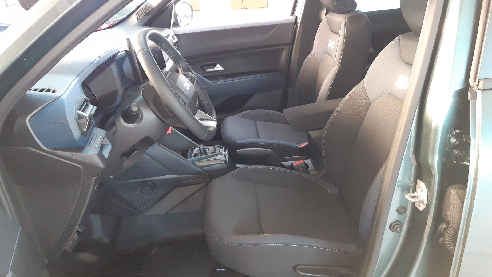 Dacia Duster HYBRID 140 - Samsaru's Car Outlet
