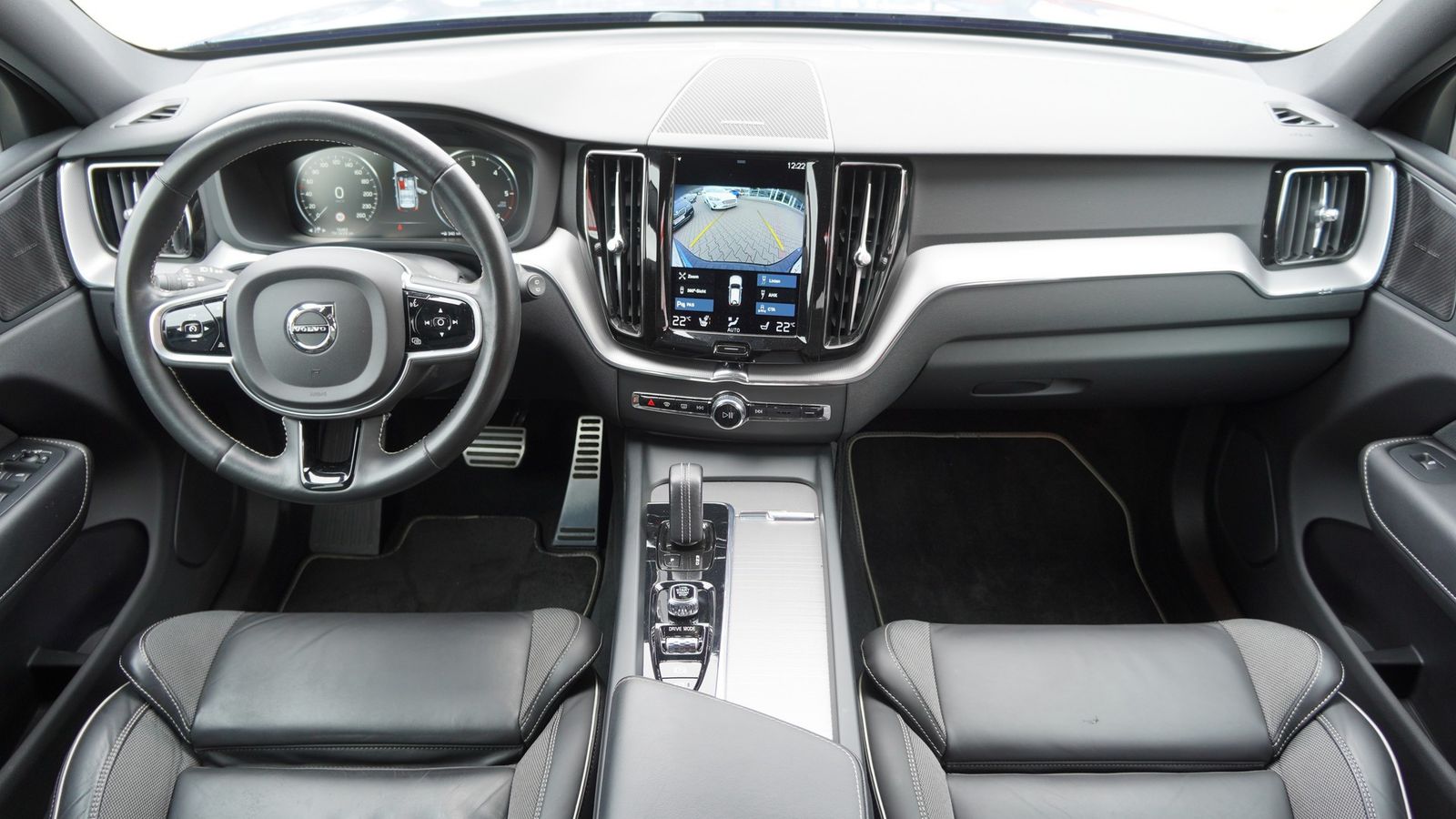 Volvo XC 60 B5 AWD R-Design - Samsaru's Car Outlet