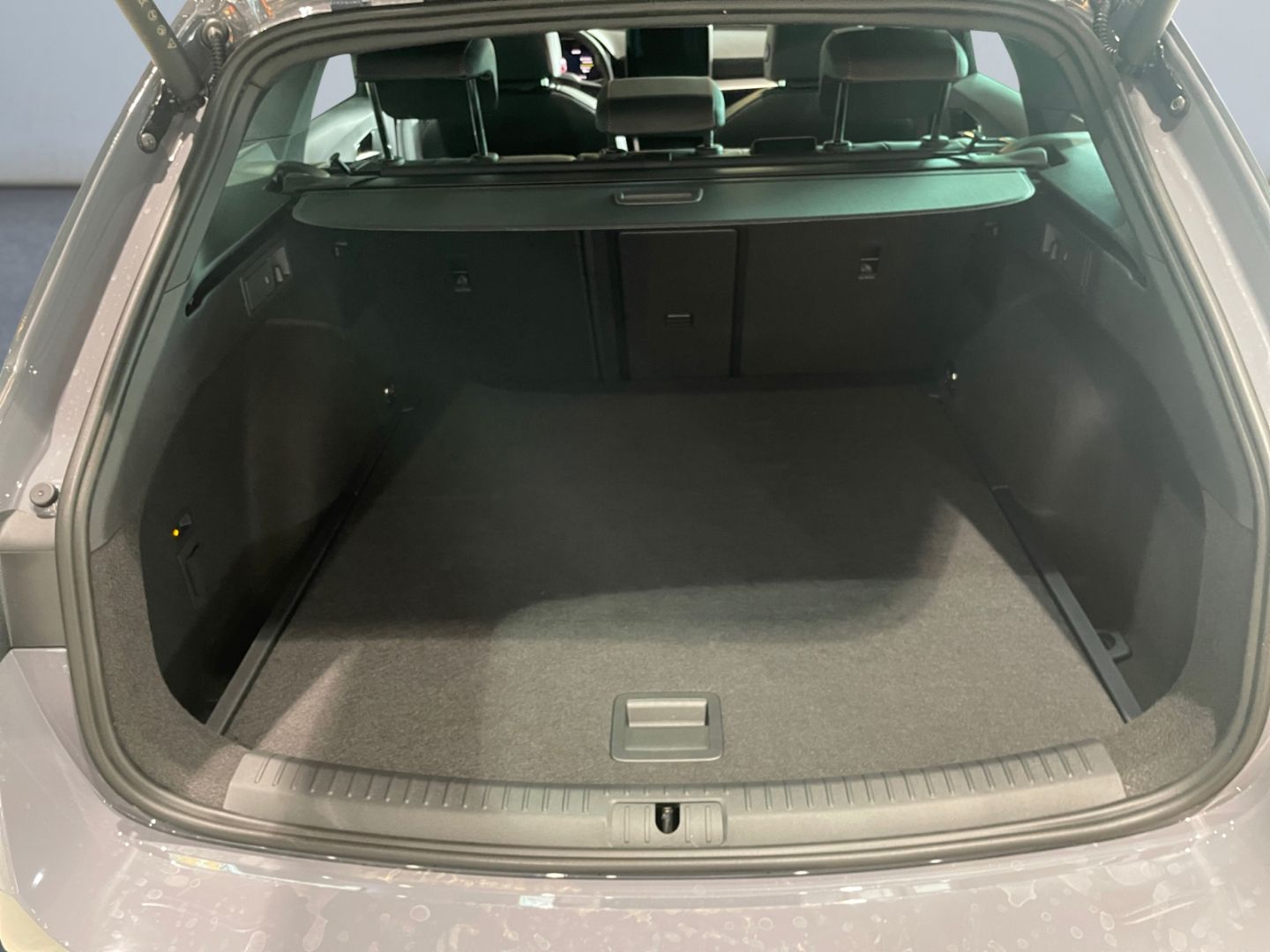 Seat Leon ST 1.5 eTSI DSG FR Black Edition *AHK*Pano*