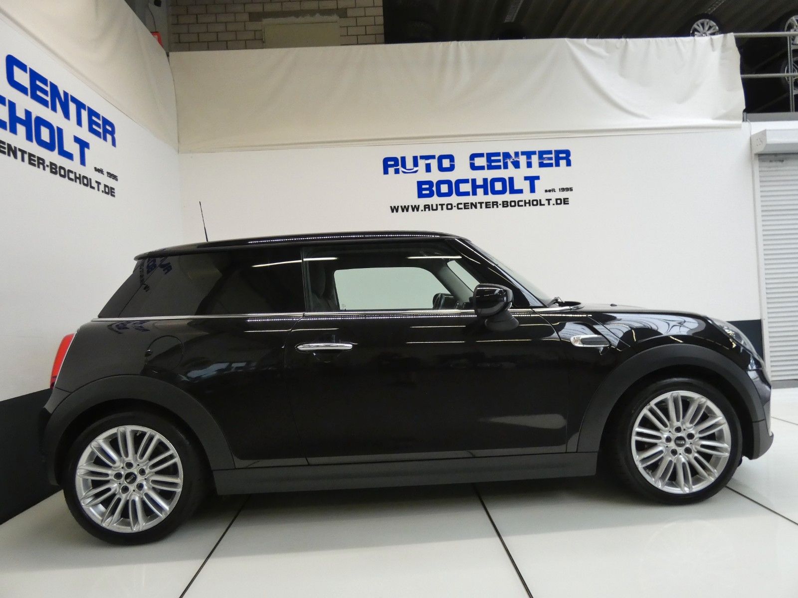 MINI Cooper Chili - Samsaru's Car Outlet