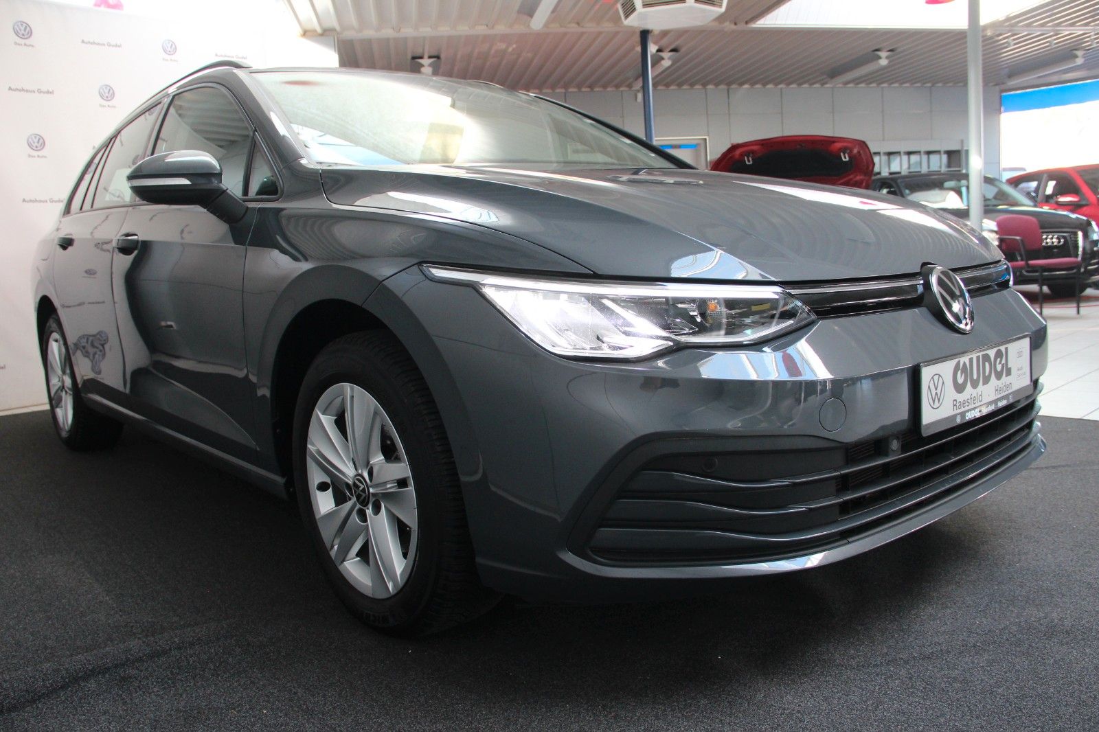 Volkswagen Golf 8 Life 1.5 TSI - Samsaru's Car Outlet