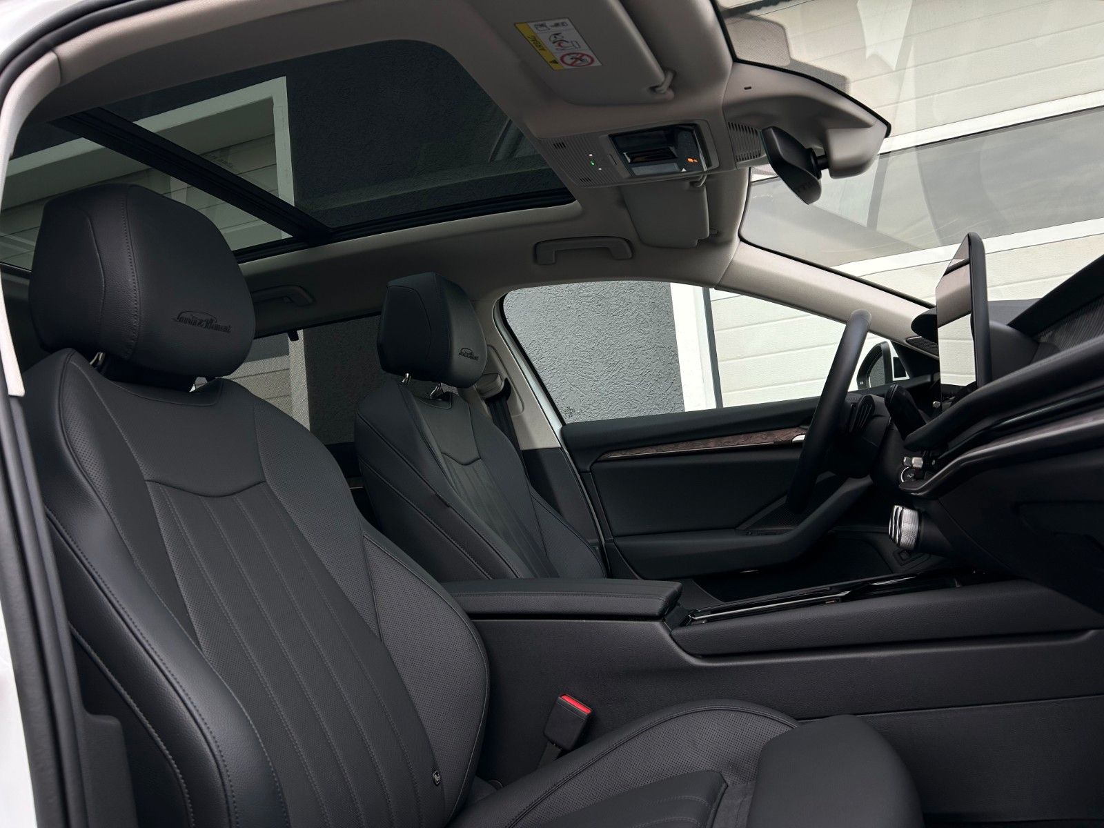 Skoda SUPERB COMBI 4x4 L&K*STHEIZ*VOLL*GARANTIE-2030*