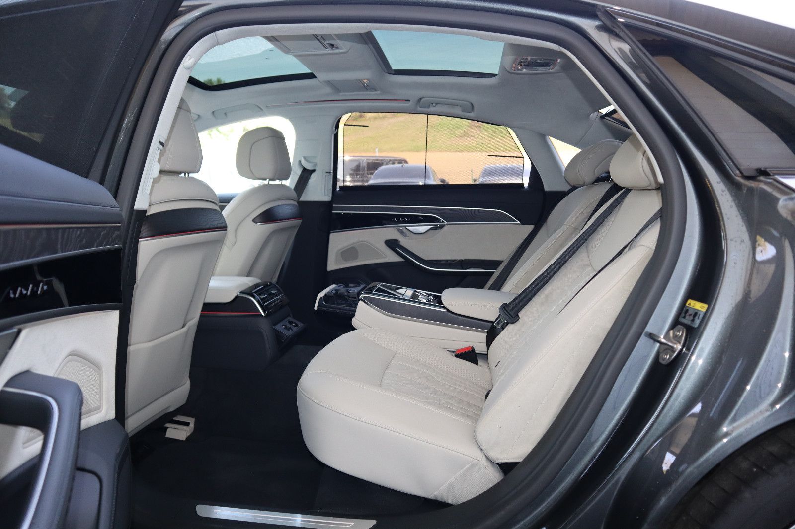 Audi A8L 60 TFSI e lang BLACK - Samsaru's Car Outlet