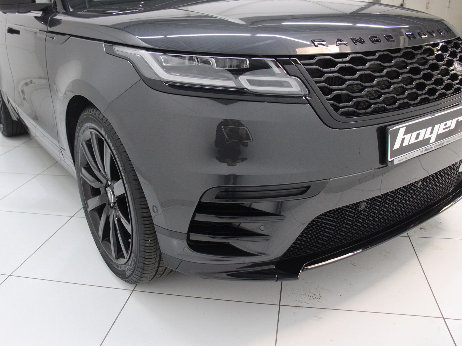 Range Rover Velar 3.0 Sd6 D300 R-Dynamic HSE - Samsaru's Car Outlet