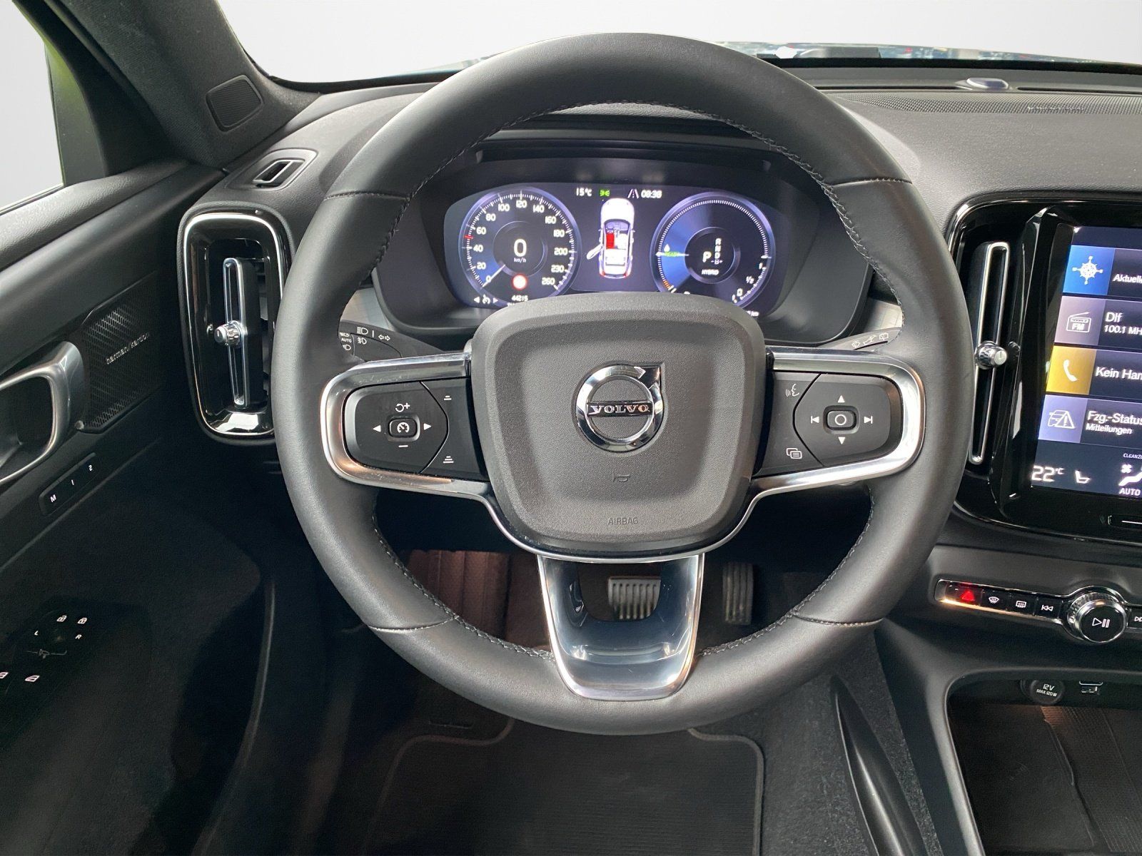 Volvo XC40 Twin Engine Plus Dark AHK