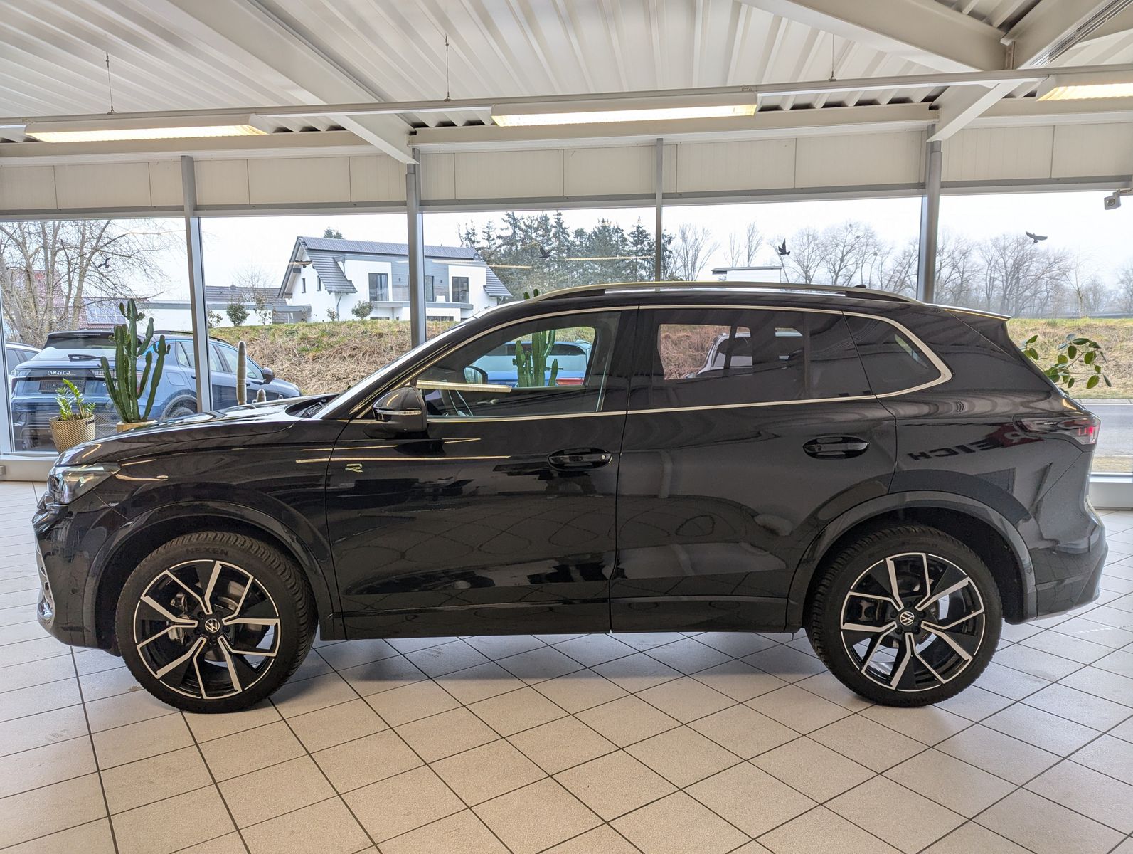 Volkswagen Tiguan 2.0TDI R-Line 4M Pano H/K AHK Matrix 20"