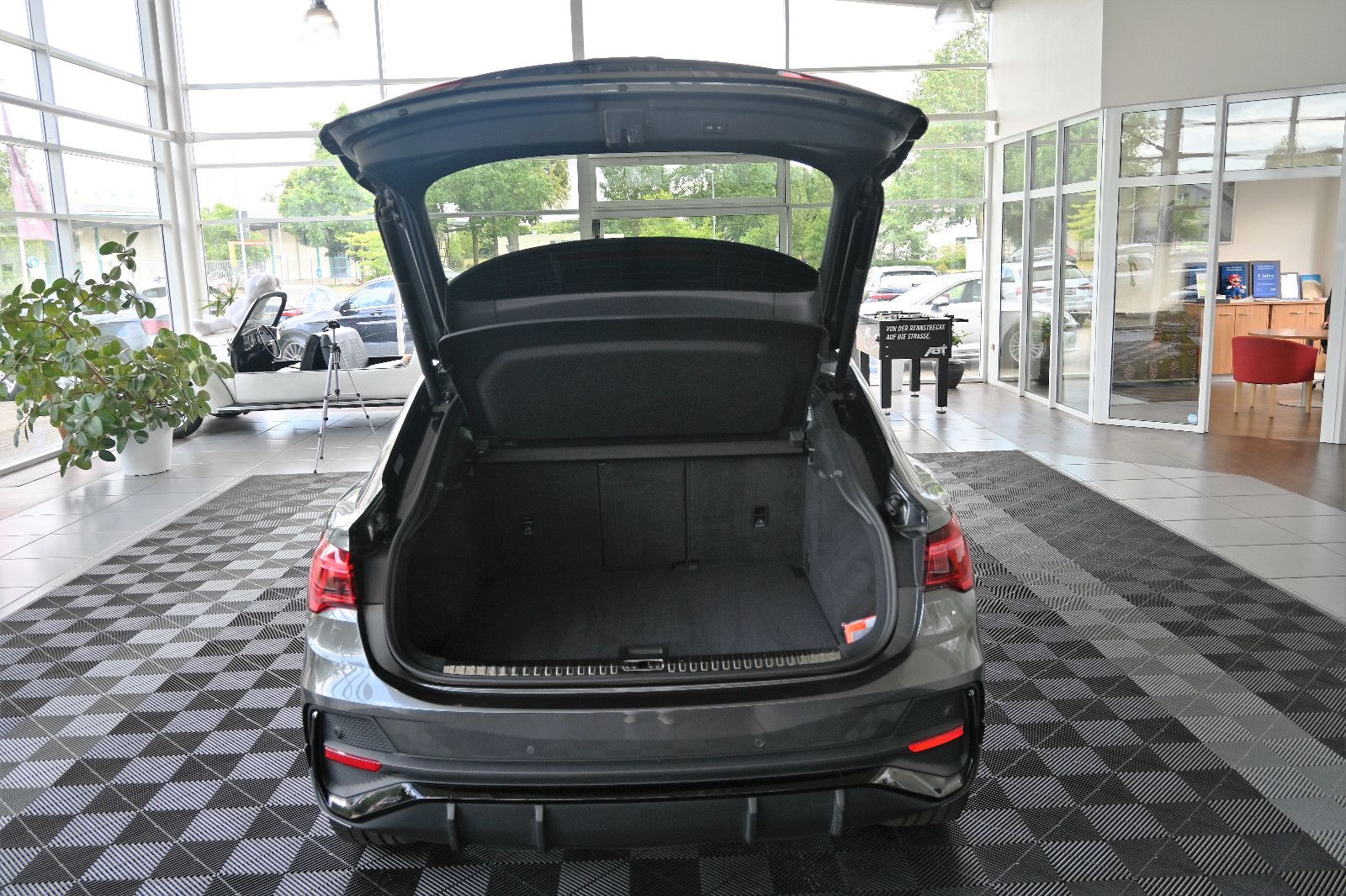 Audi Q3 SB 35 TDI qu S-Line - Samsaru's Car Outlet
