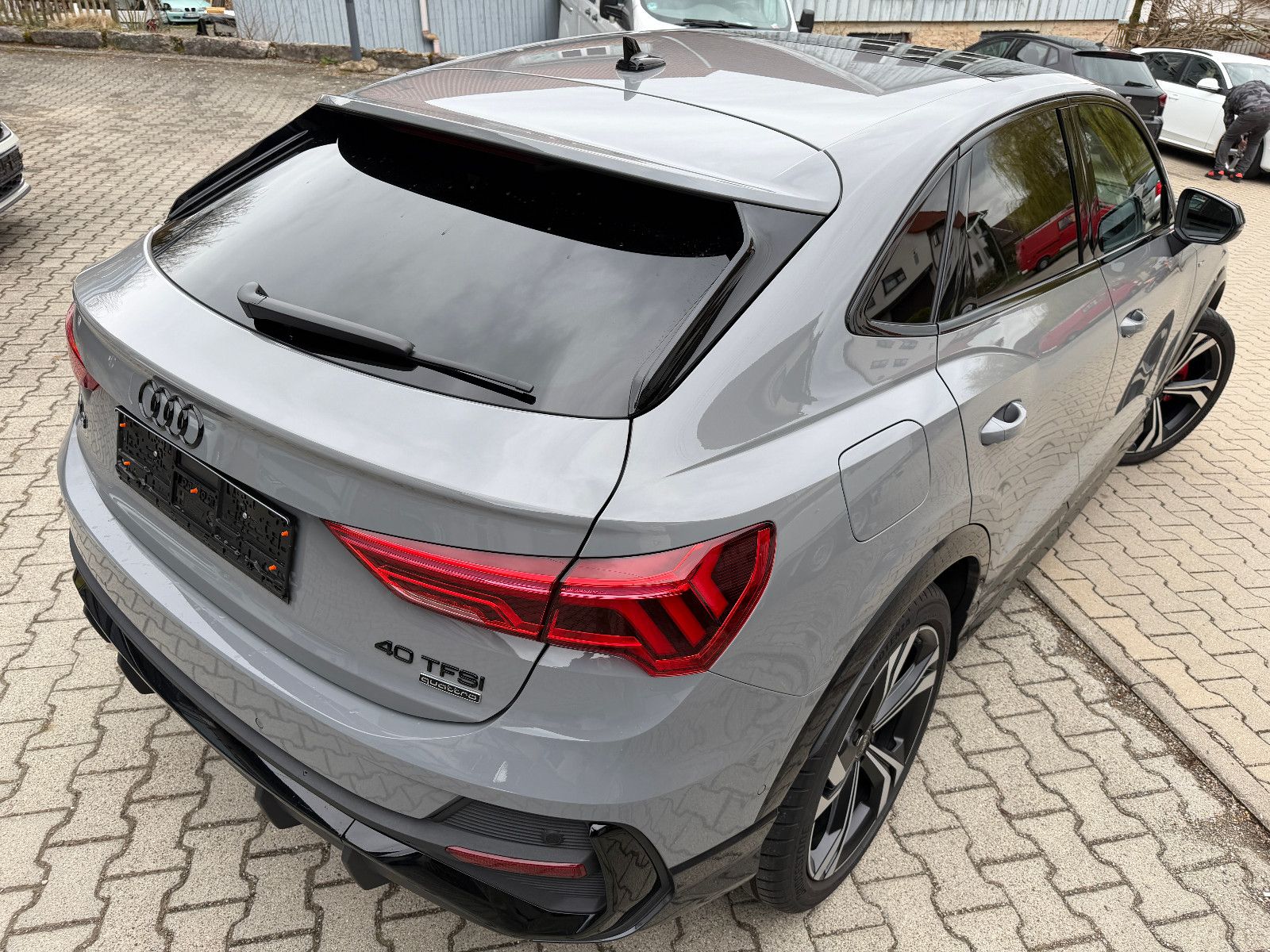 Audi Q3 Sportback 40 TFSI quattro S line, fast VOLL