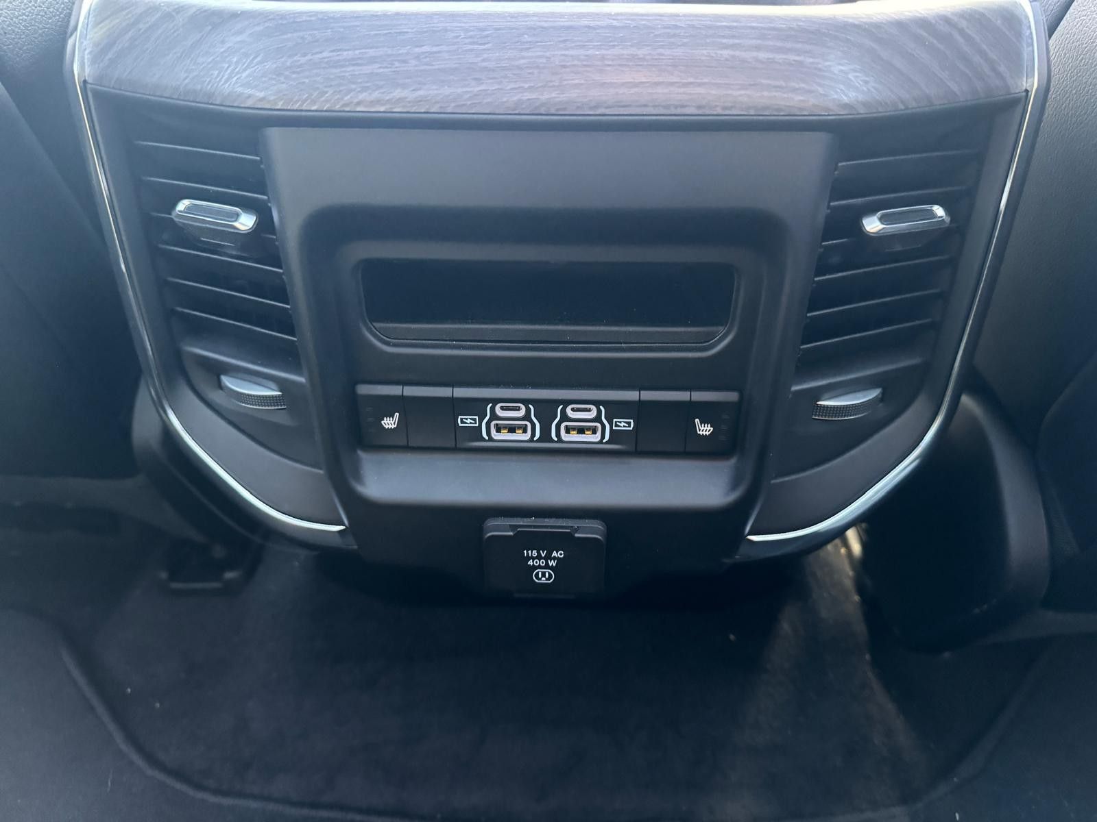 Dodge RAM Laramie Night + Luftfederung + elektr. Tritt