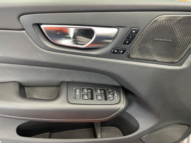 Volvo XC60 B4 D AWD Plus Dark - Panorama Harman/Kardon