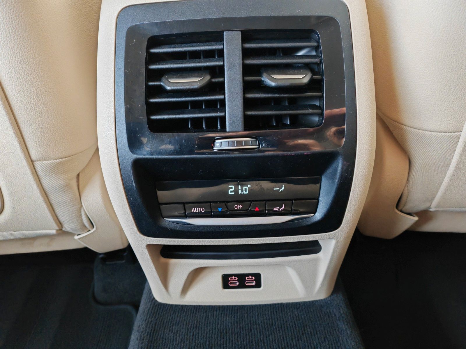 BMW X3 xD20d FACELIFT LASER KAMERA AHK Unfallfrei