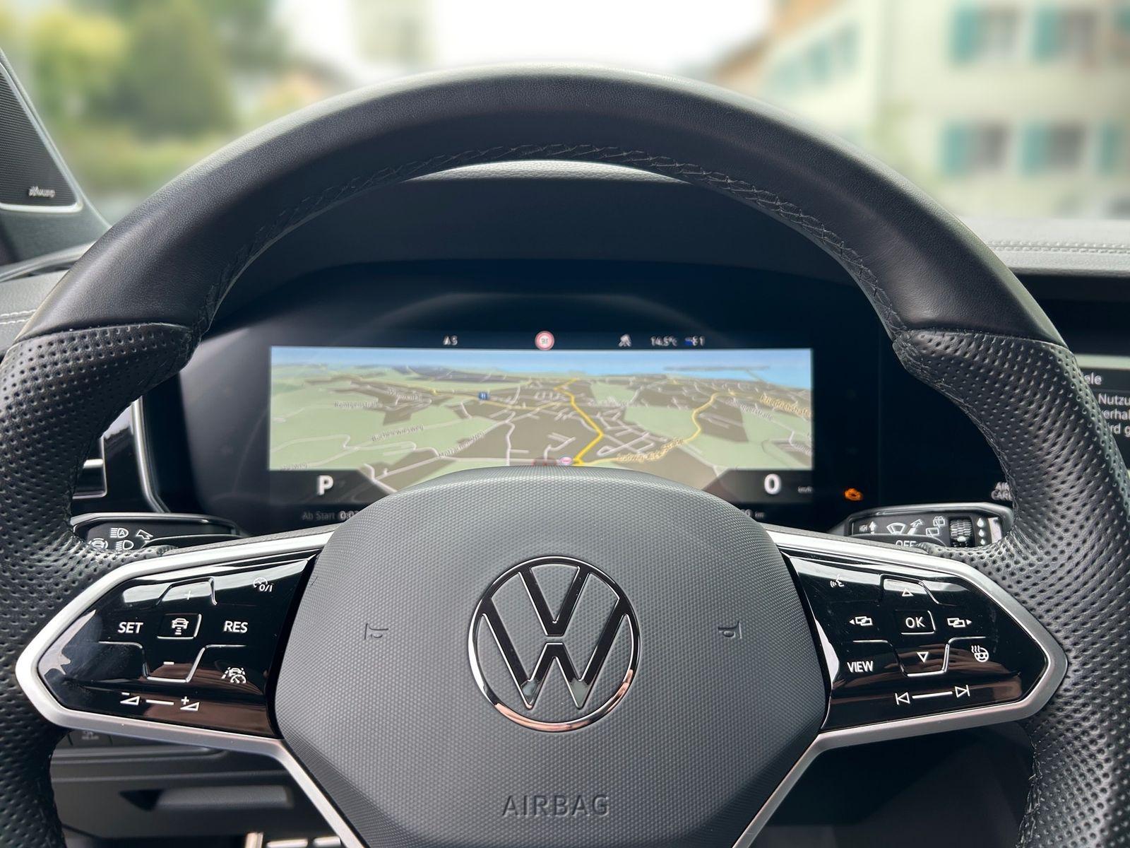 Volkswagen Touareg 3.0 TDI 4M R-Line - Samsaru's Car Outlet