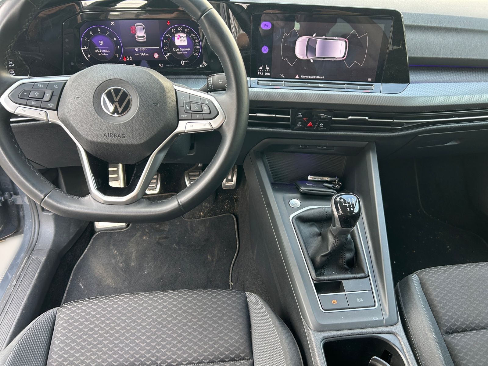 Volkswagen Golf VIII 1.5 TSI Life - Samsaru's Car Outlet