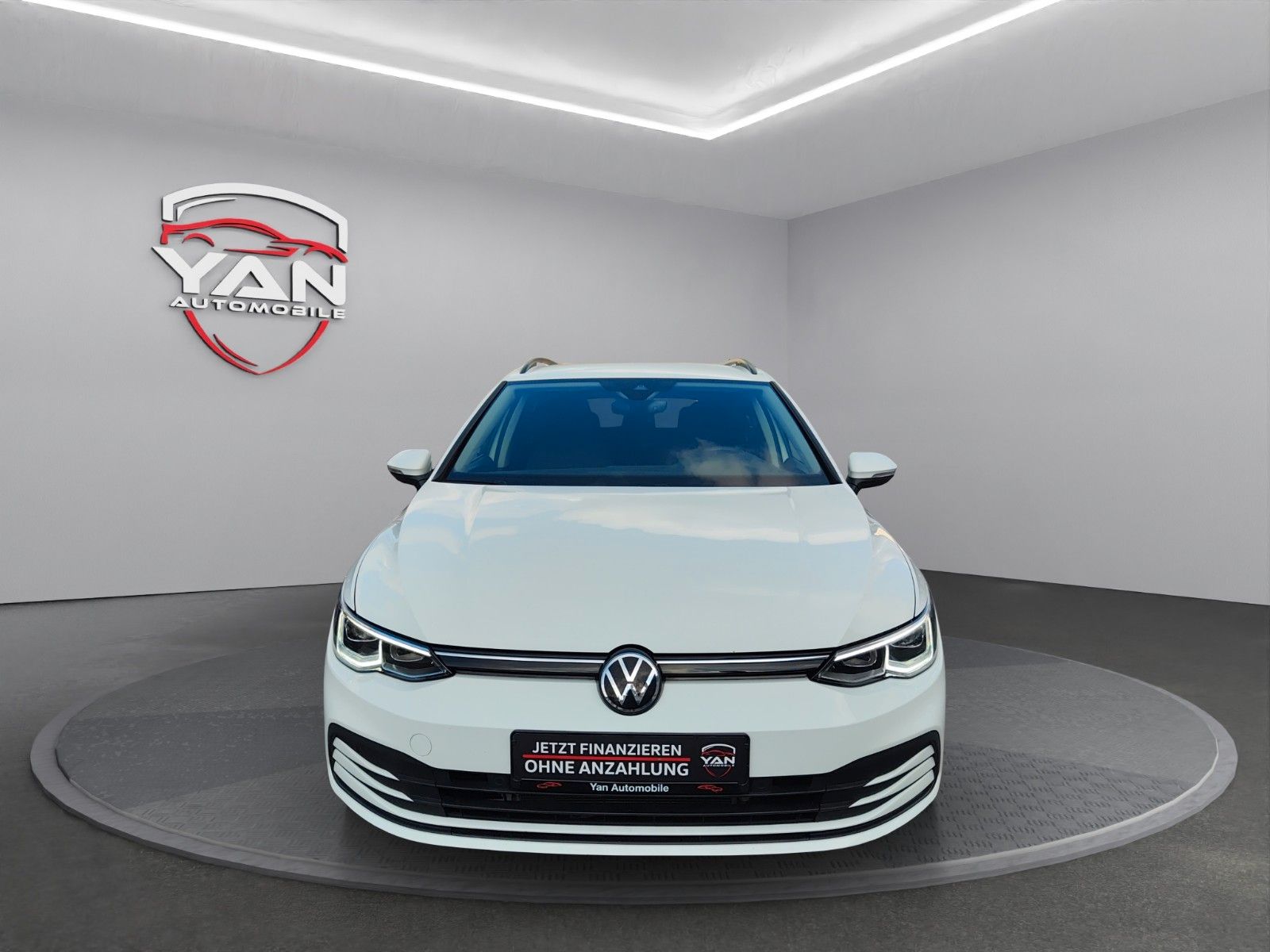 Volkswagen Golf VIII Variant 1.5 TSI - Samsaru's Car Outlet