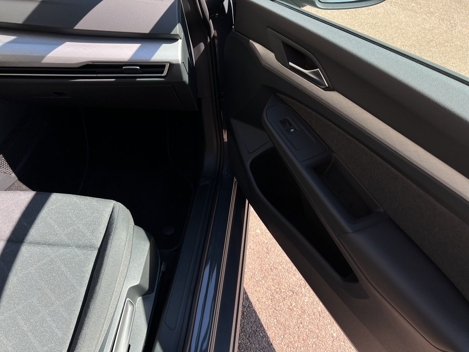 Volkswagen Golf Variant VIII eTSI Life DSG - Samsaru's Car Outlet
